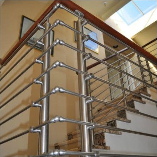 Residential horizontal bar railing